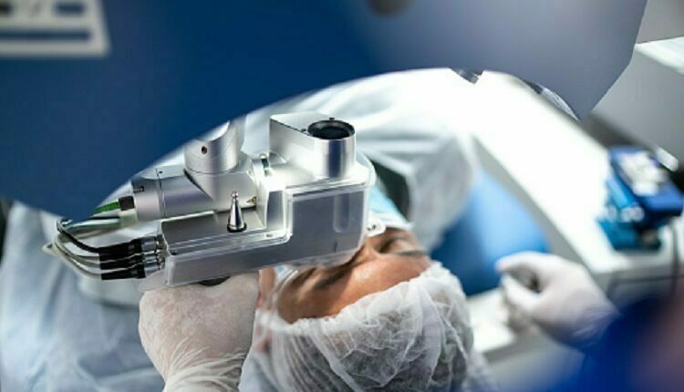 Oculoplastic Surgeon